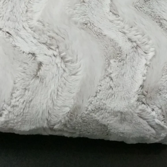 Max Studio Faux Fur Luxury Throw Blanket Decor Soft & Cozy Oversized 50"x70" New - Picture 6 of 12